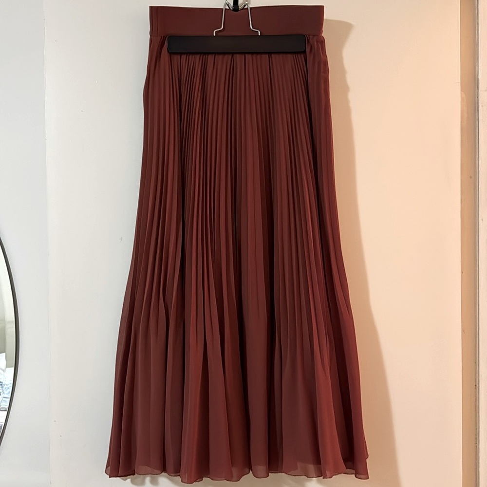 Wilfred Aritzia Twirl Pleated Skirt